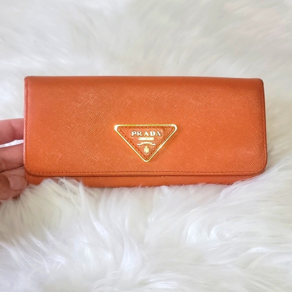 PRADA - Picture 1 of 16